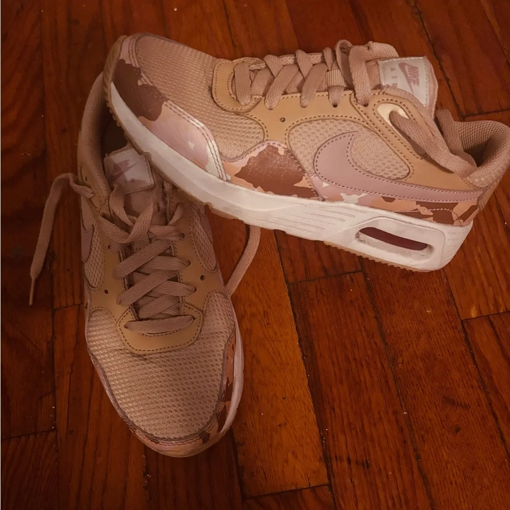 Nike Tan Sneakers Breathable Low-Top Design